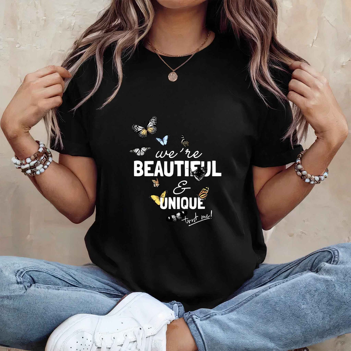 Tricou dama din bumbac 100% cu Fluturi Minimalist WE ARE BEAUTIFUL